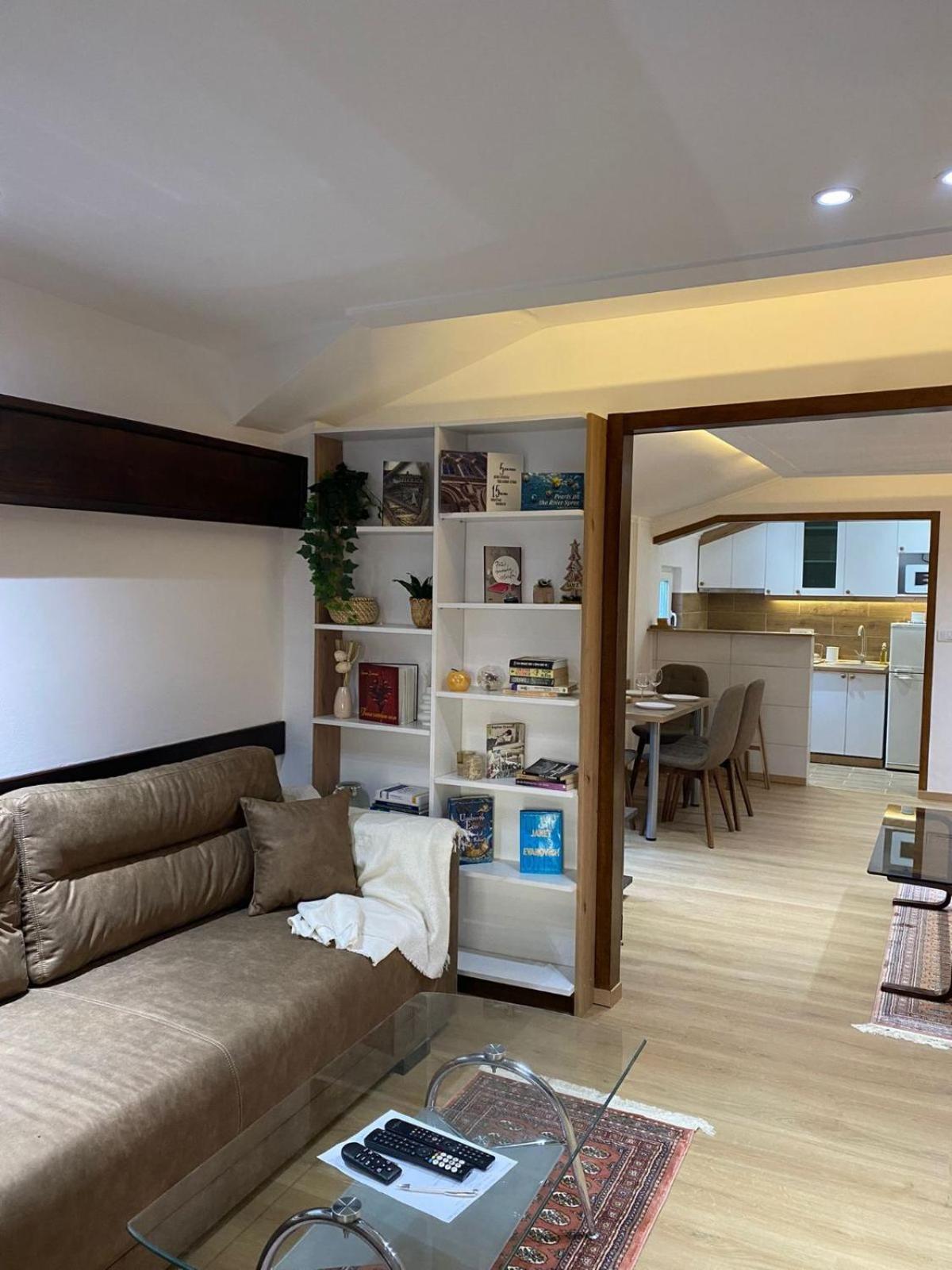 Kapetan-Misa Appartement Belgrado Buitenkant foto